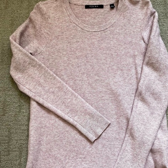 Cyrus Sweaters - Cyrus Women's Scoopneck Lightweight Sweater in Pale Mauve